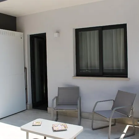 Aparthotel Pola *